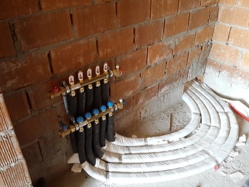 Коллектор системы теплые стены